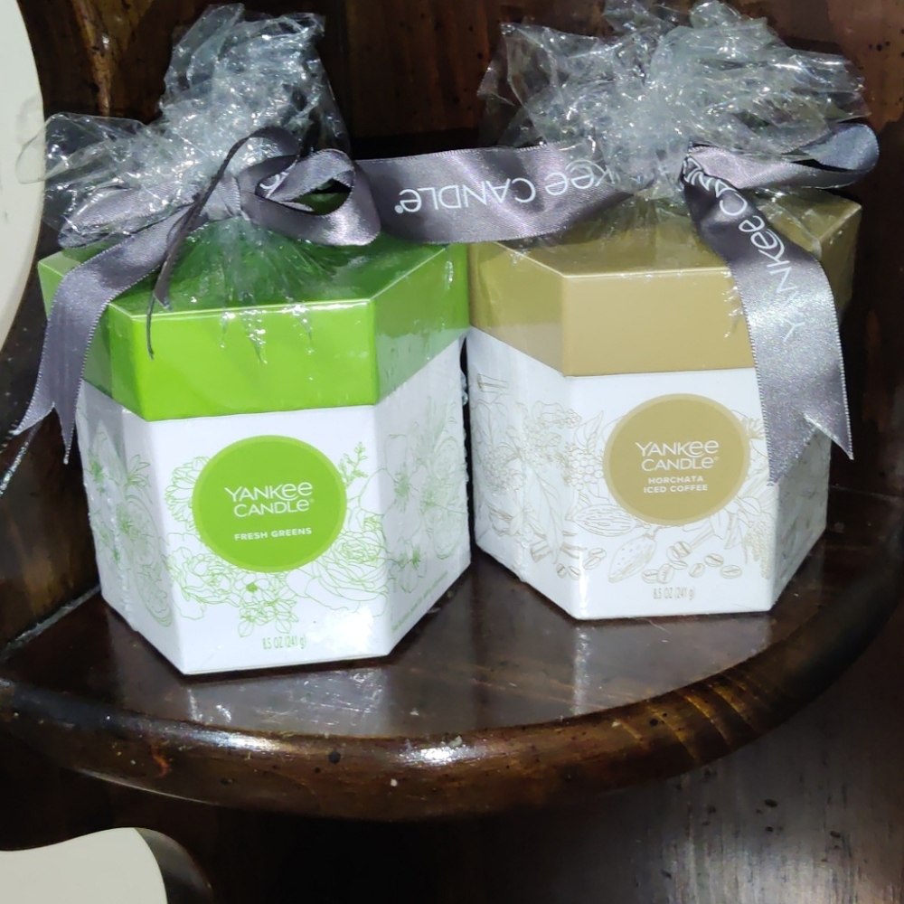 2 Yankee Candles